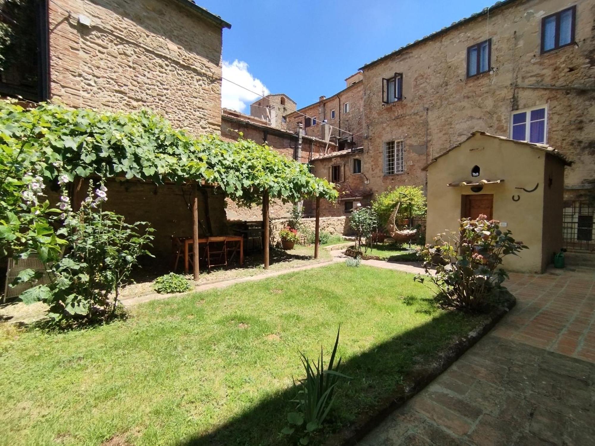 Il Cantuccio- Appartamento In Centro Con Giardino Volterra Exterior foto